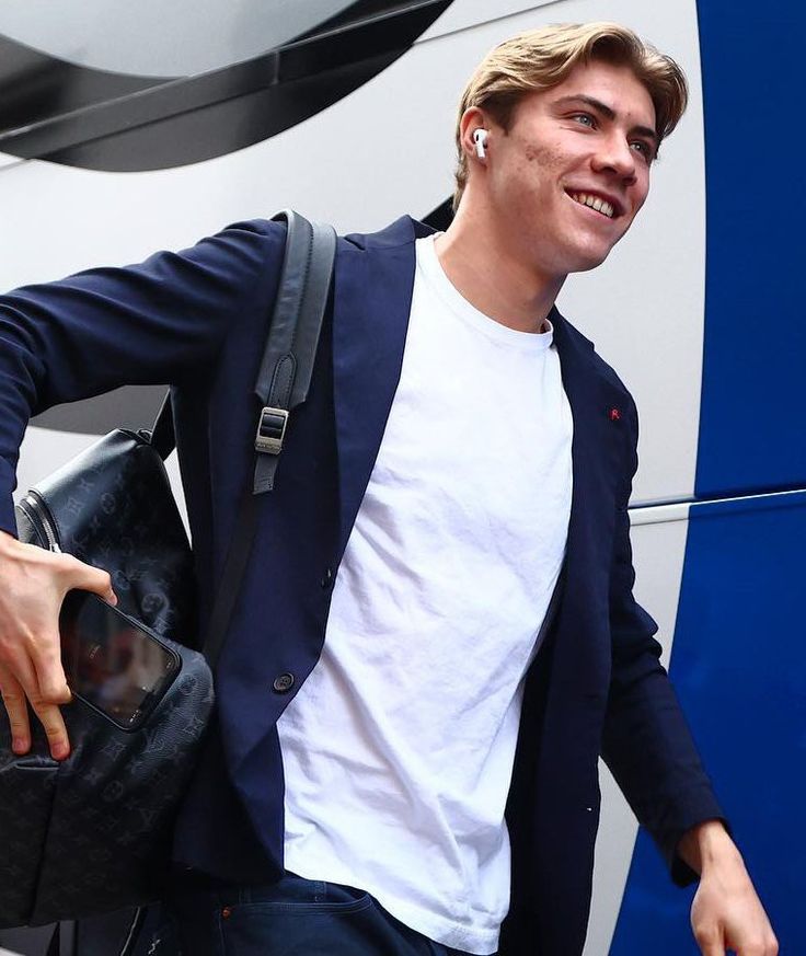 Rasmus Højlund in 2026: Net worth and Salary, Contract, Transfer, Height, Country, Injury and FAQs