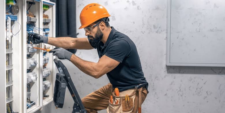 Top 10 Best English-Speaking Electricians in Paris for Expats in 2026
